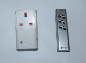 Remote control electrical socket for mains plug